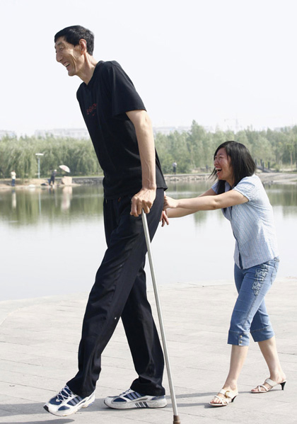 http://funcornor.files.wordpress.com/2011/04/worlds-tallest-man1.jpg